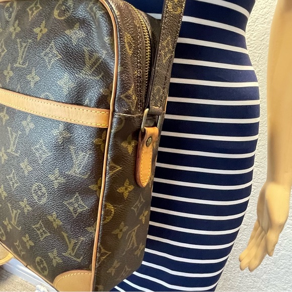 Gorgeous Auth Louis Vuitton Danube MM Crossbody Unisex EUC!!! - Picture 5 of 14